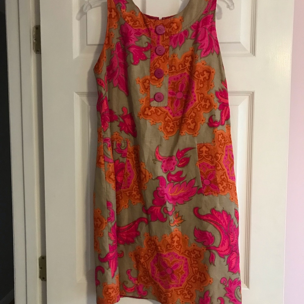 Taylor well made sleeveless dress with pockets